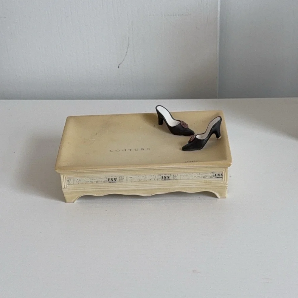 Vogue Paris SOAP DISH TRAY & TOOTHBRUSH HOLDER Hand Painted
